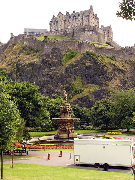 edinburgh castle from princes st